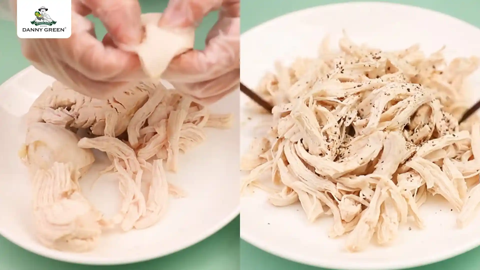 Xé nhỏ thịt gà và trộn cùng muối, tiêu